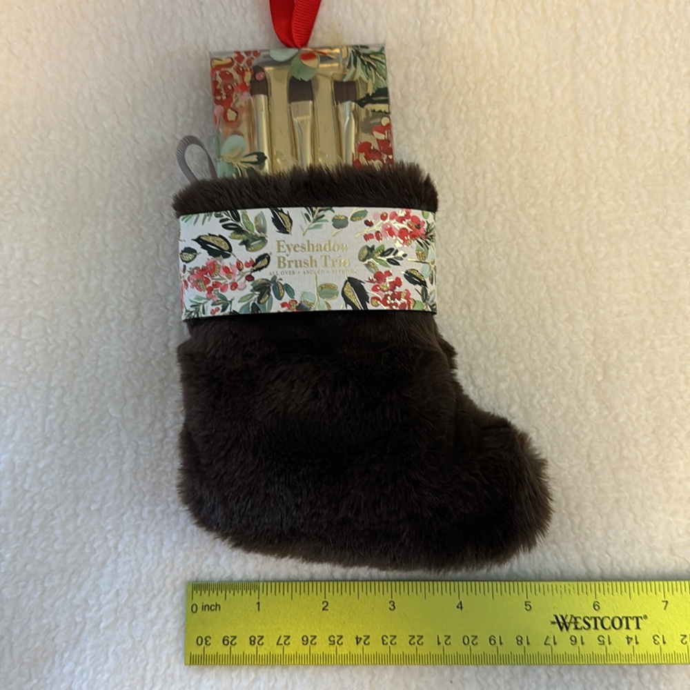 Eyeshadow Brush Trio Christmas Stocking Set All Over Angled & Blending Brushes - Picture 7 of 7